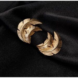 Vintage 1960s TRIFARI Signed  Gold-Tone Feather Clip-On Earrings